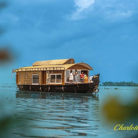 Отель Charlotte Cruise House Boat Alappuzha Экстерьер фото