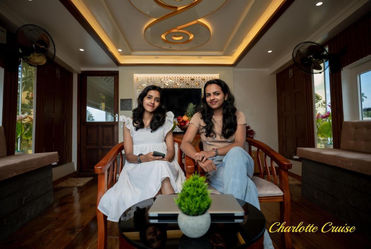 Отель Charlotte Cruise House Boat Alappuzha Экстерьер фото