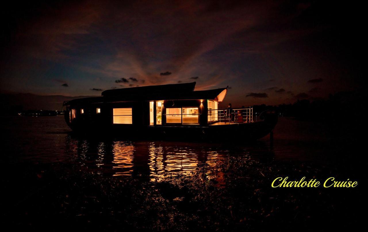 Отель Charlotte Cruise House Boat Alappuzha Экстерьер фото