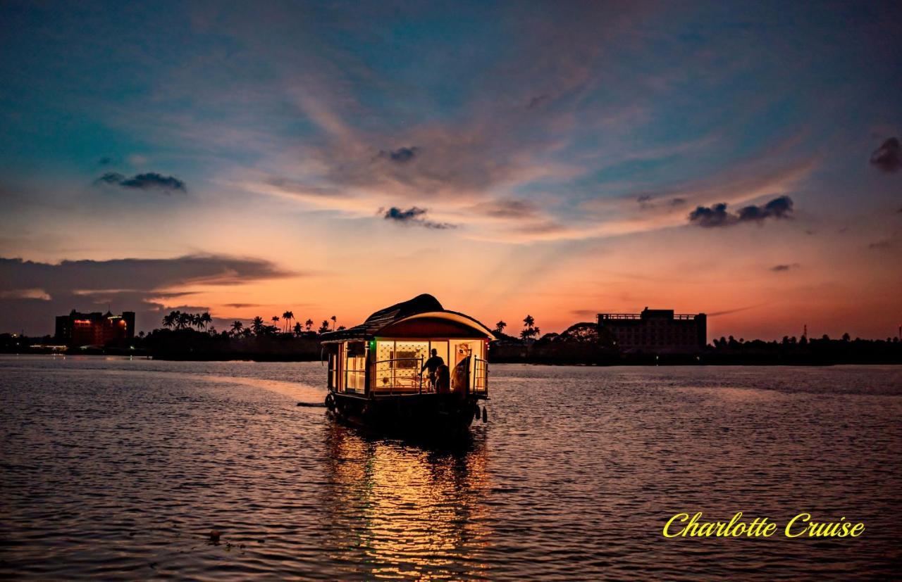 Отель Charlotte Cruise House Boat Alappuzha Экстерьер фото