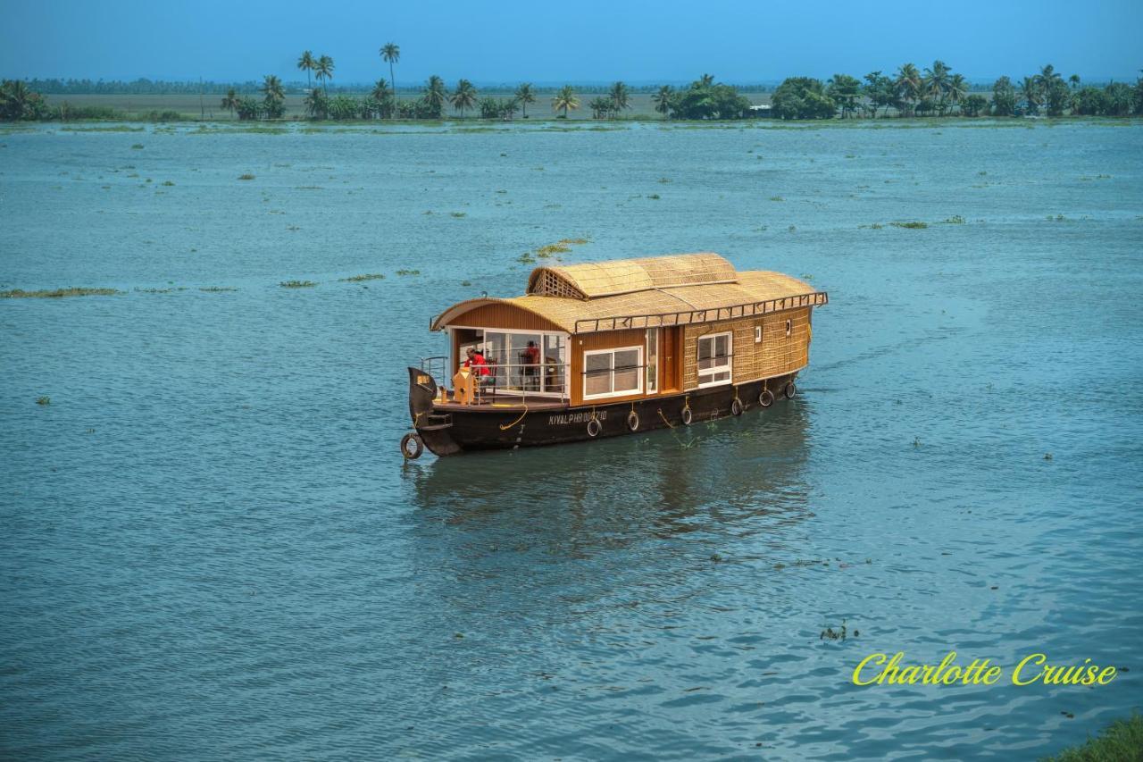 Отель Charlotte Cruise House Boat Alappuzha Экстерьер фото