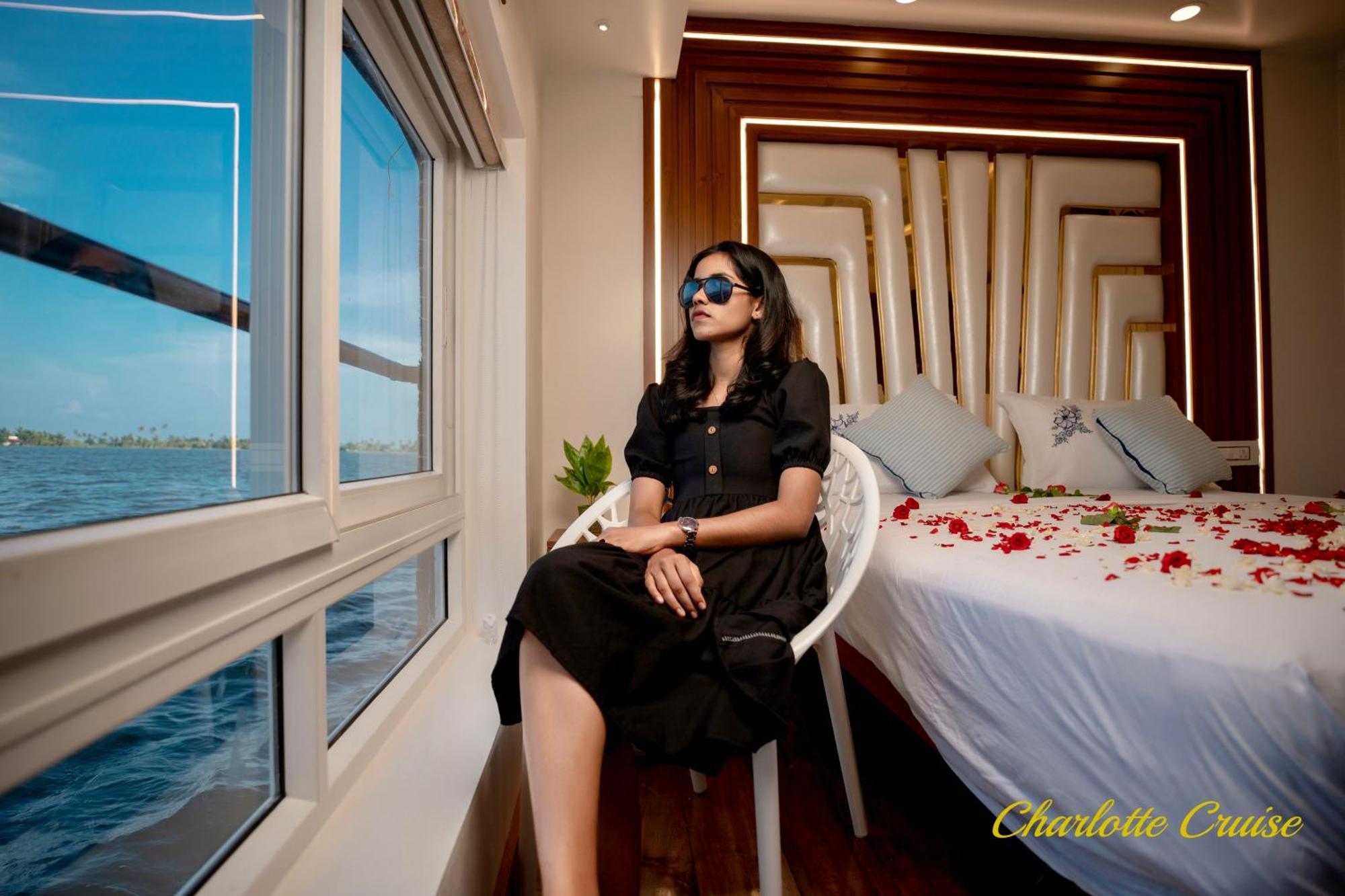 Отель Charlotte Cruise House Boat Alappuzha Экстерьер фото
