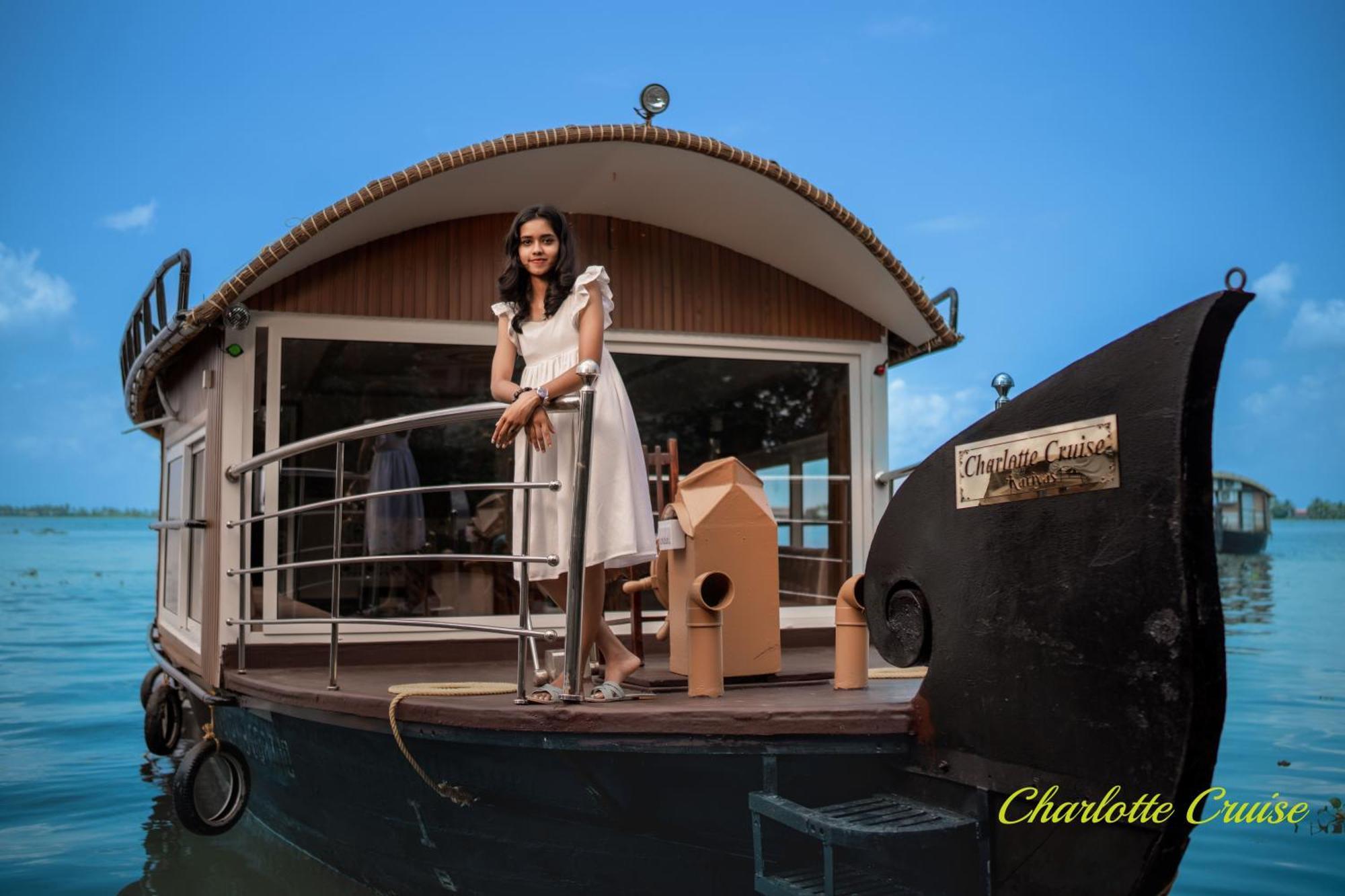 Отель Charlotte Cruise House Boat Alappuzha Экстерьер фото